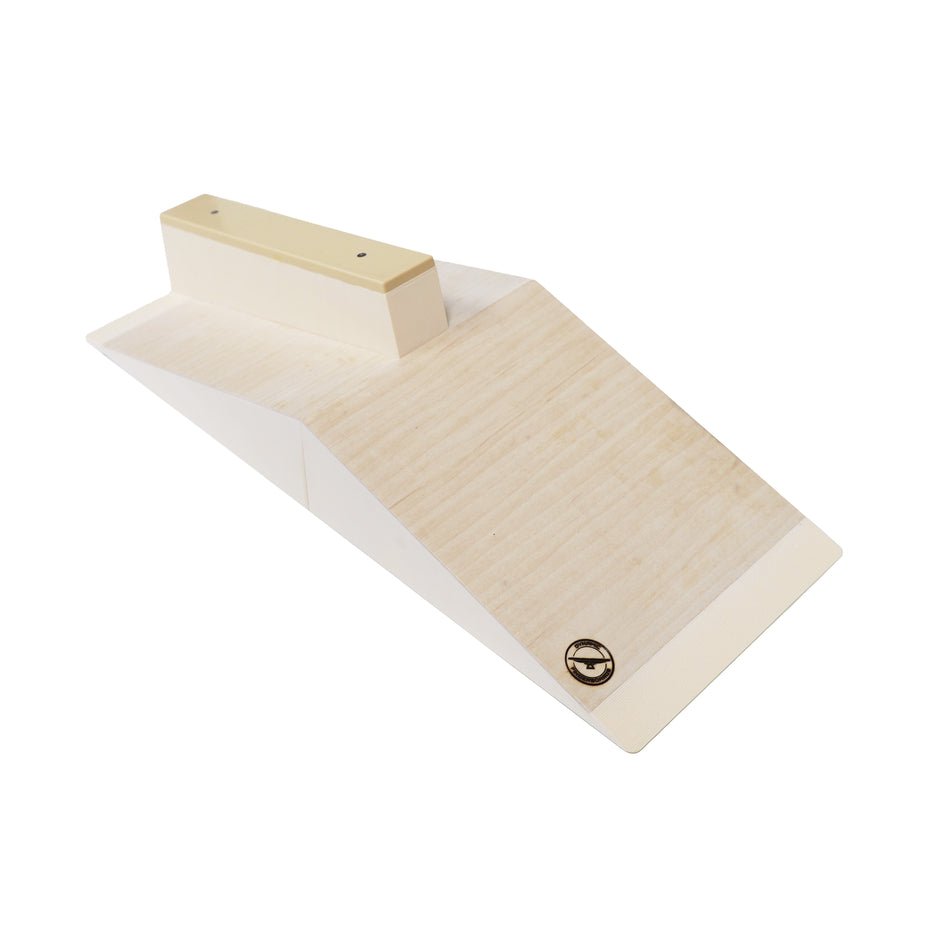 Dynamic A - Frame Hubba - Fingerboard - FB Trucks