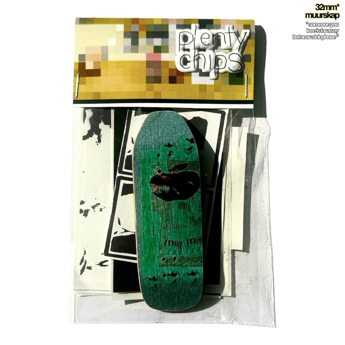 Plentychips 32mm muurskap - "someone you love is far away but near a telephone" Fingerboard Deck - Fingerboard - FB Decks